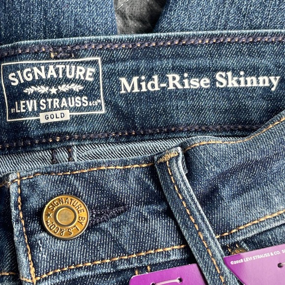 Levis Jeans Womens Size 4 Short Blue Signature Mid Rise Skinny Gold NEW - Picture 5 of 14